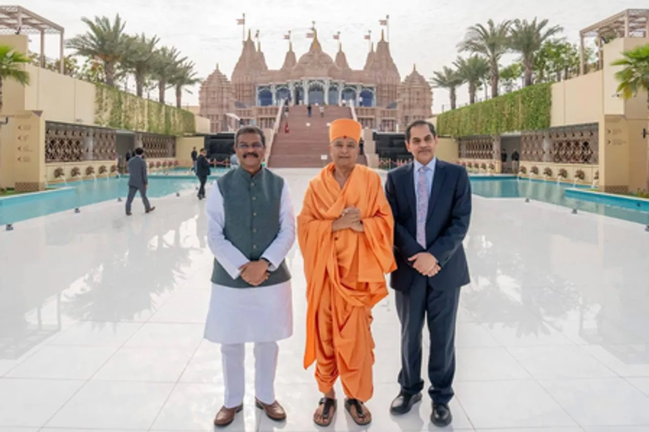 अबू धाबी के बीएपीएस हिंदू मंदिर में मंत्रमुग्ध हुए धर्मेंद्र प्रधान, बताया असंभव चमत्कार