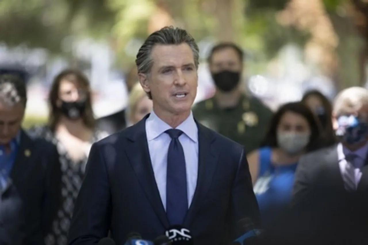 US' state California bans masks for immigration agents during operations