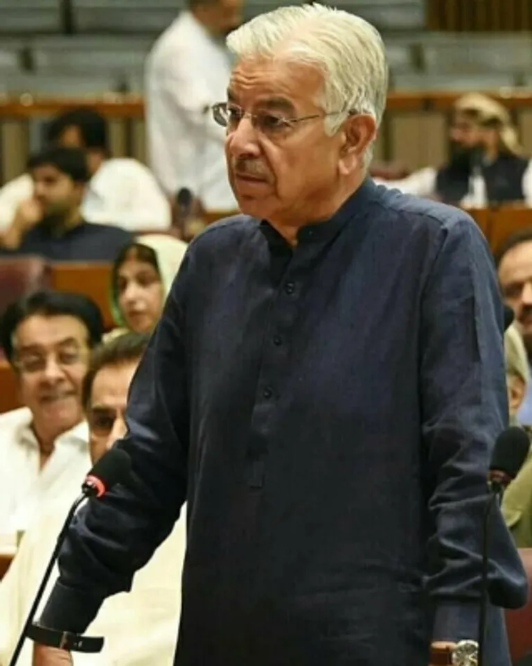 Pak Minister queering the pitch for a country caught between the Eagle and Dragon?