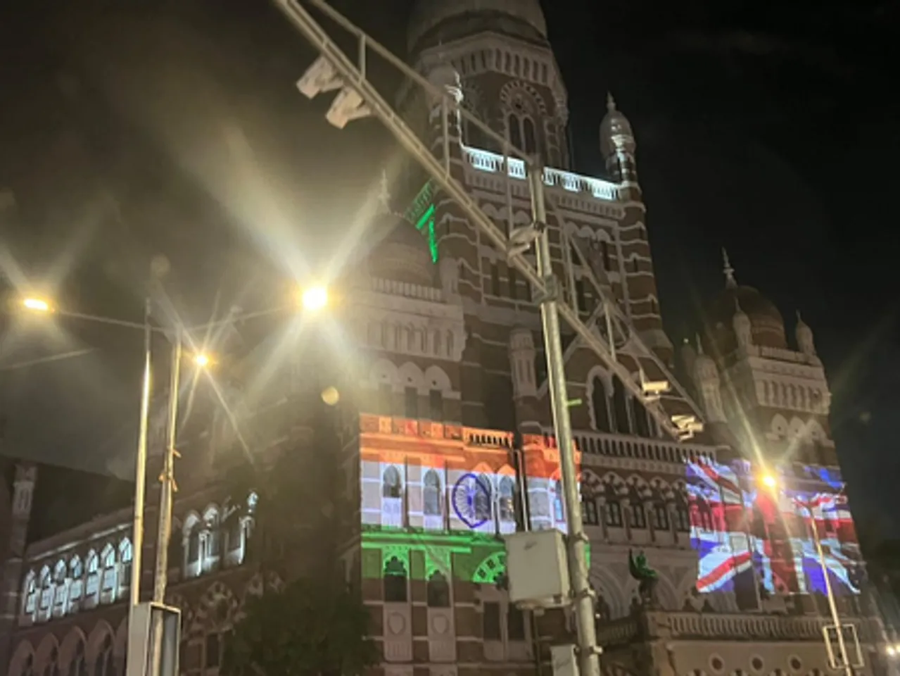 ब्रिटेन पीएम के आगमन पर सजा सी-लिंक पुल और बृहन मुंबई कॉर्पोरेशन भवन, विदेश मंत्रालय ने शेयर की तस्वीर