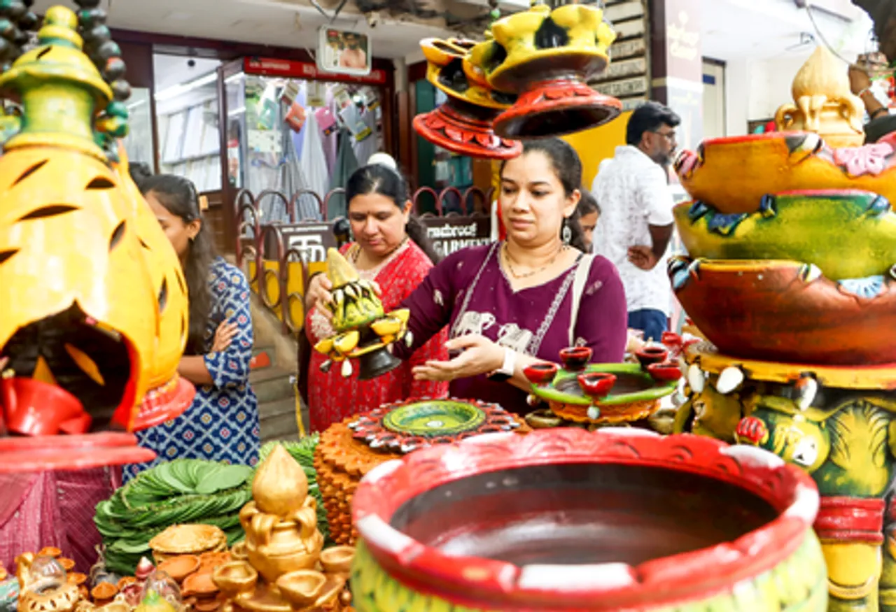 Bengaluru: Festive buzz ahead of Diwali