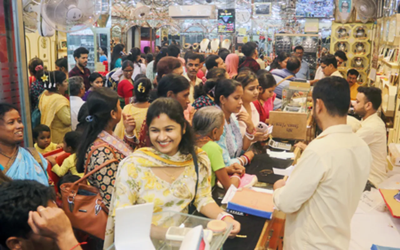 Dakshin Dinajpur: People Buy Gold Jewellery on Dhanteras