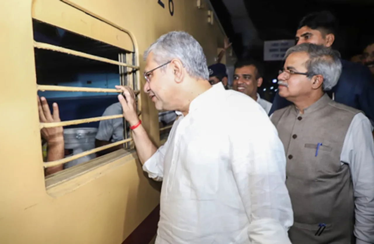 New Delhi: Ashwini Vaishnaw interacts with passengers at New Delhi Station