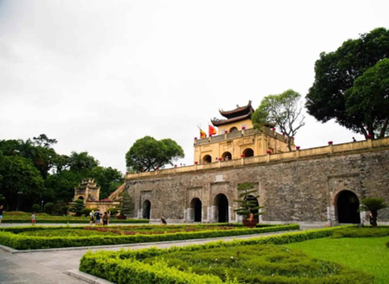 Vietnam's top legislature to pass 53 bills, resolutions at 10th session