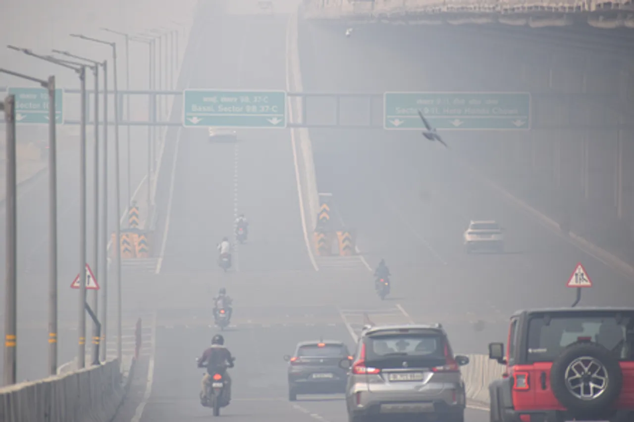 A Layer of Smog Engulfs Gurugram