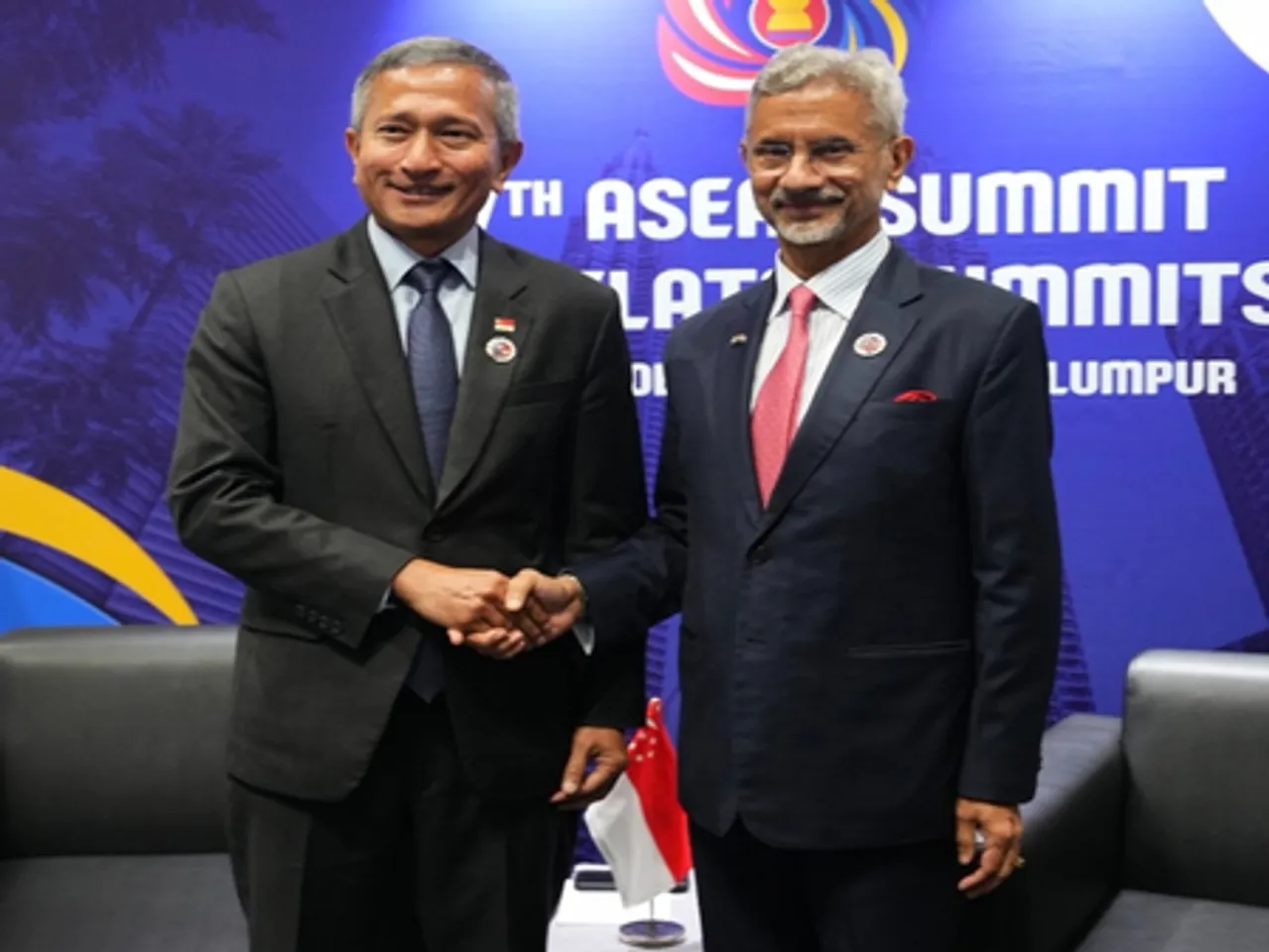 EAM Jaishankar meets counterparts from Singapore, Thailand on sidelines of ASEAN Summit