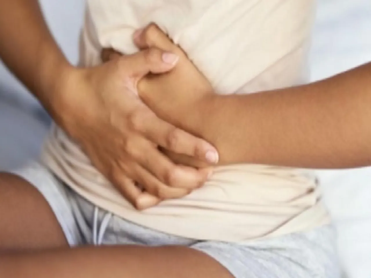 बार-बार होती है धरण गिरने की समस्या, आहार और आसन से करें बैलेंस