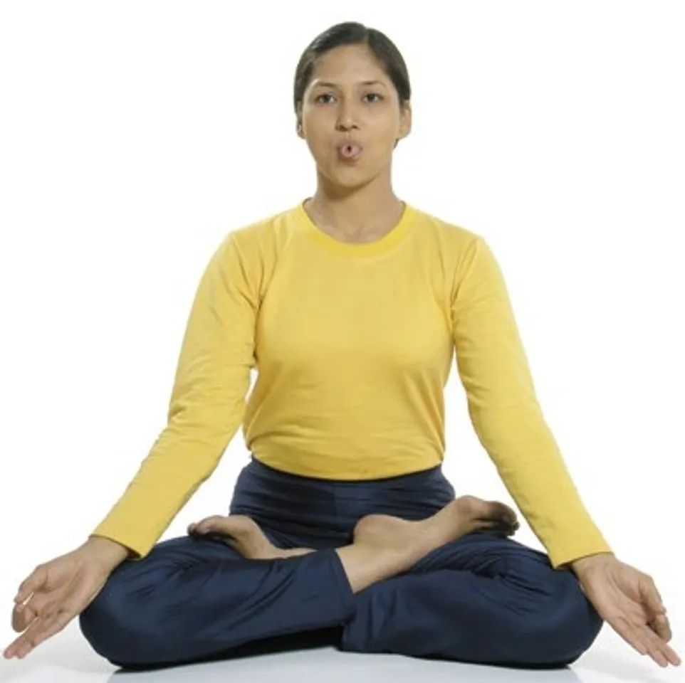 मुंह के छालों से राहत पाने के लिए करें योग और प्राणायाम, मानसिक तनाव भी होगा कम