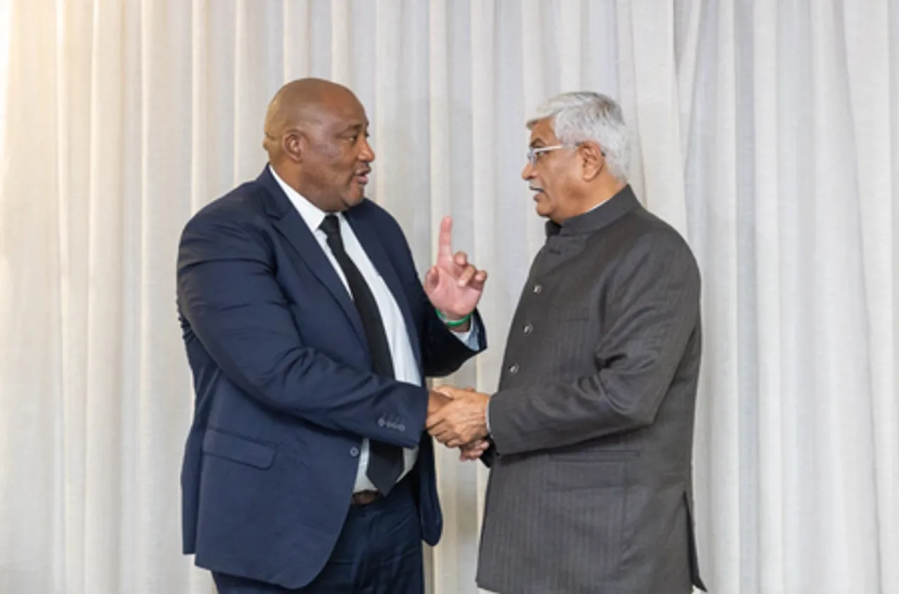 Union Minister Shekhawat, South African counterpart McKenzie hold talks