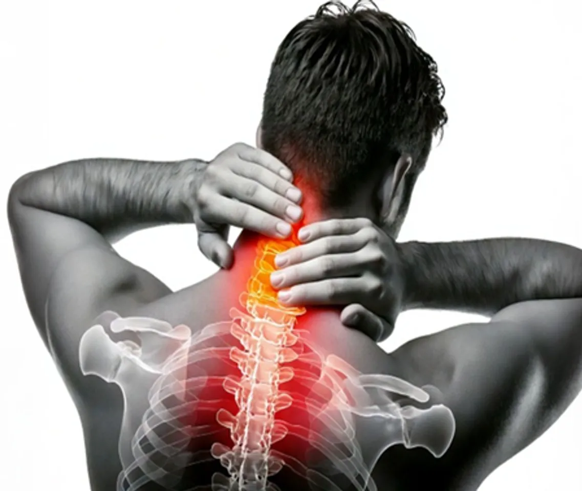 गर्दन का दर्द हिला सकता है शरीर का संतुलन, एक्सरसाइज से मिलेगा मिनटों में आराम