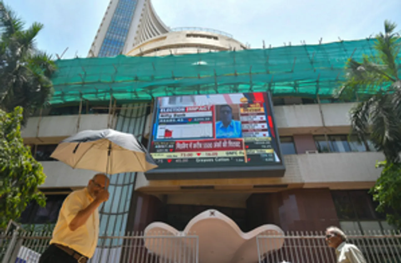 Sensex, Nifty end lower as global cues weigh on sentiment