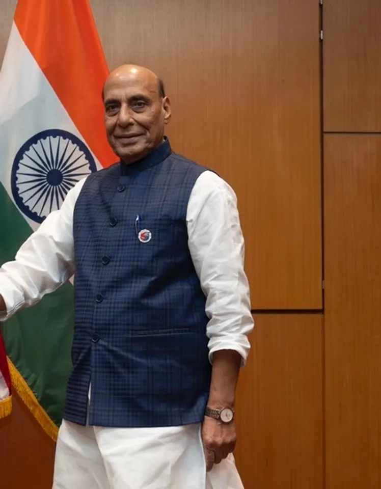 दक्षिण चीन सागर में अंतरराष्ट्रीय कानून के पालन का समर्थन करता है भारत: राजनाथ सिंह