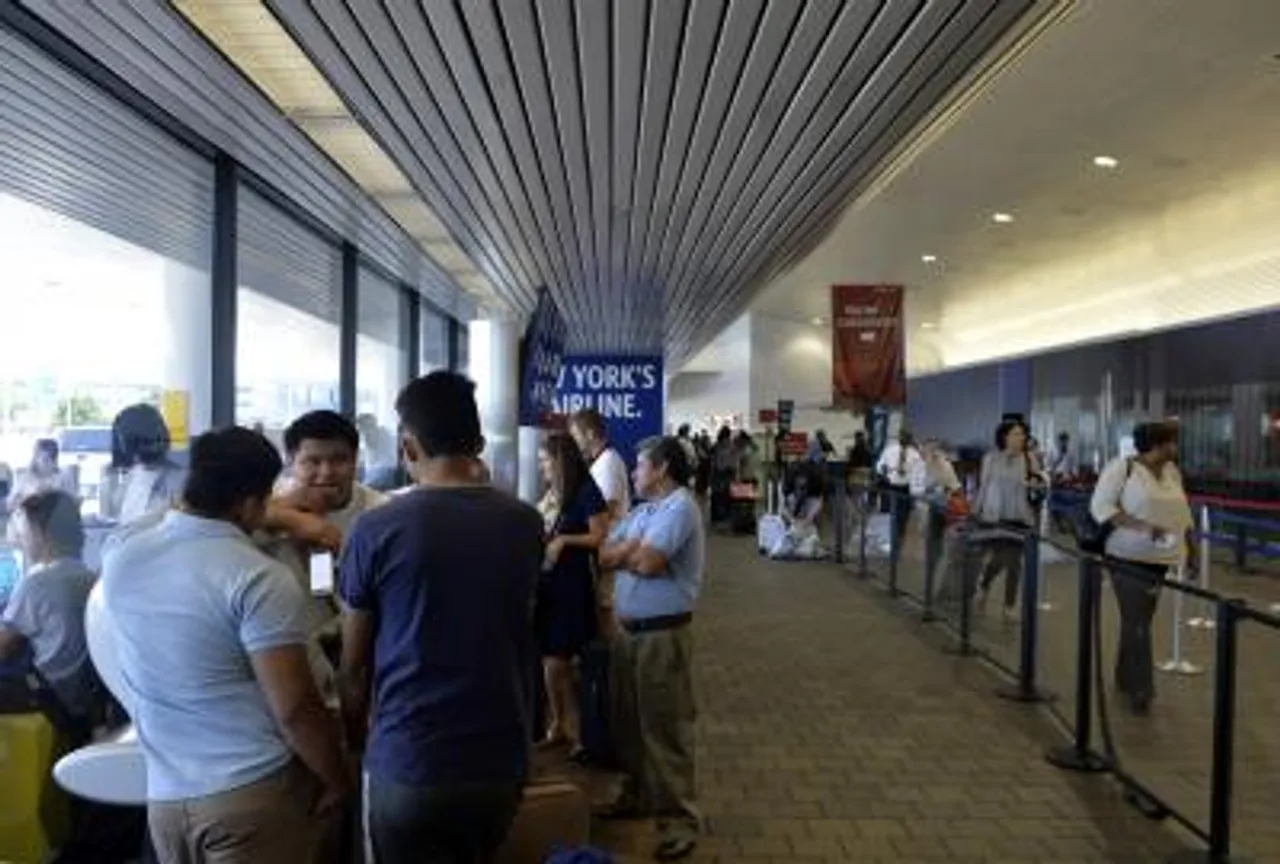 Thousands of flights delayed as US shutdown drags on