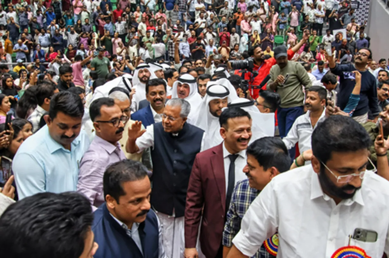 केरल के सीएम विजयन ने कुवैत में मलयाली संगठनों के प्रतिनिधियों से मुलाकात की