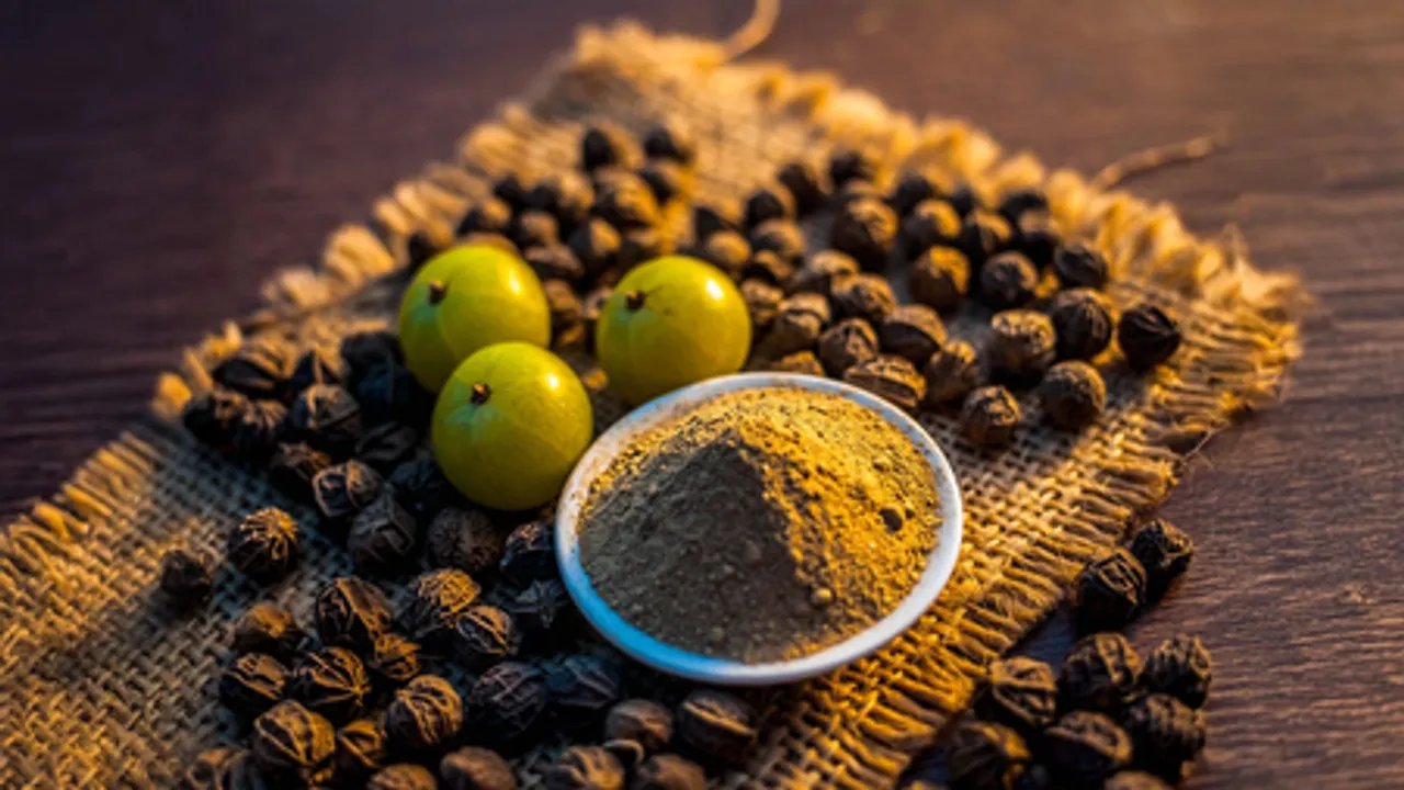 त्रिफला: आयुर्वेद का त्रिदोष संतुलक, जो शरीर को अंदर से करता है साफ