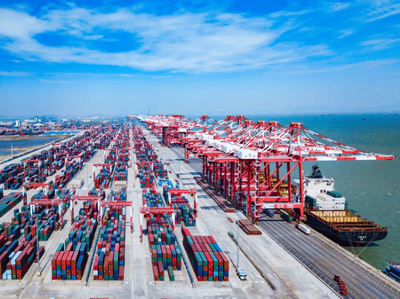 पहले 10 महीनों में चीन के माल व्यापार में लगातार वृद्धि हुई