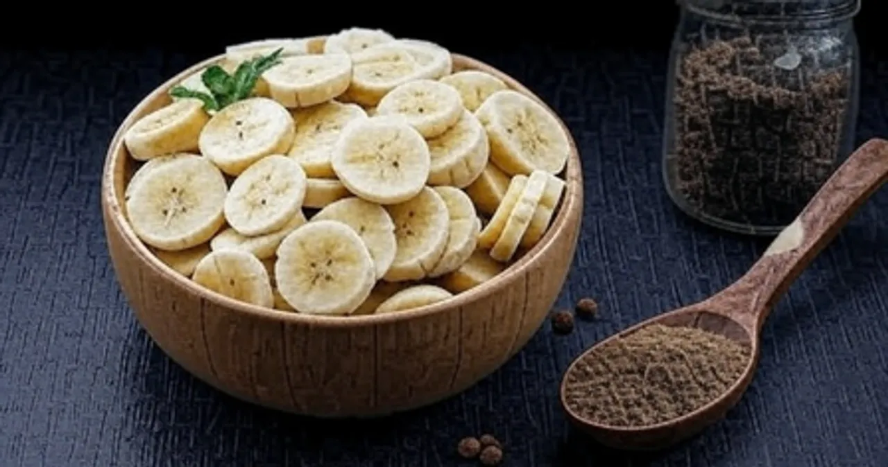केला और काली मिर्च की जोड़ी रखेगी सेहत का ख्याल, हड्डियों और इम्यून सिस्टम को करेगी मजबूत