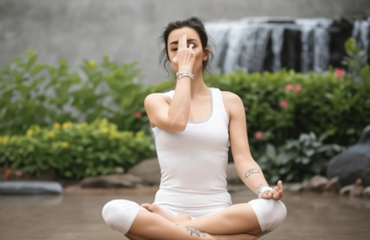 ठंड में बढ़ता है निमोनिया का खतरा, ये योगासन और प्राणायाम बनाएंगे फेफड़ों को मजबूत