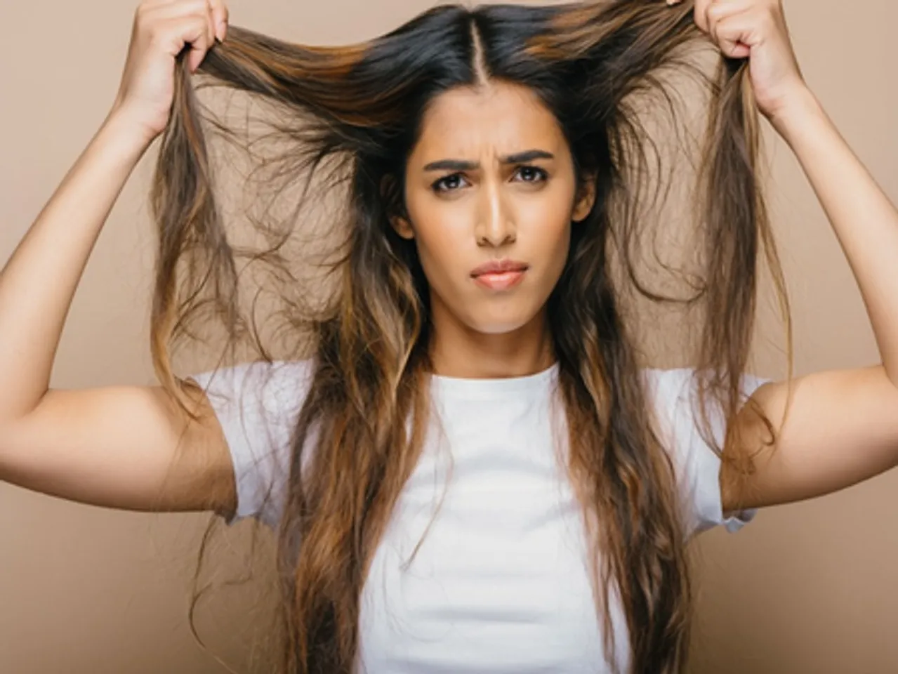 शीत ऋतु में बालों की देखभाल है जरूरी, बाह्य नहीं आंतरिक पोषण देकर बनाए जड़ों को मजबूत