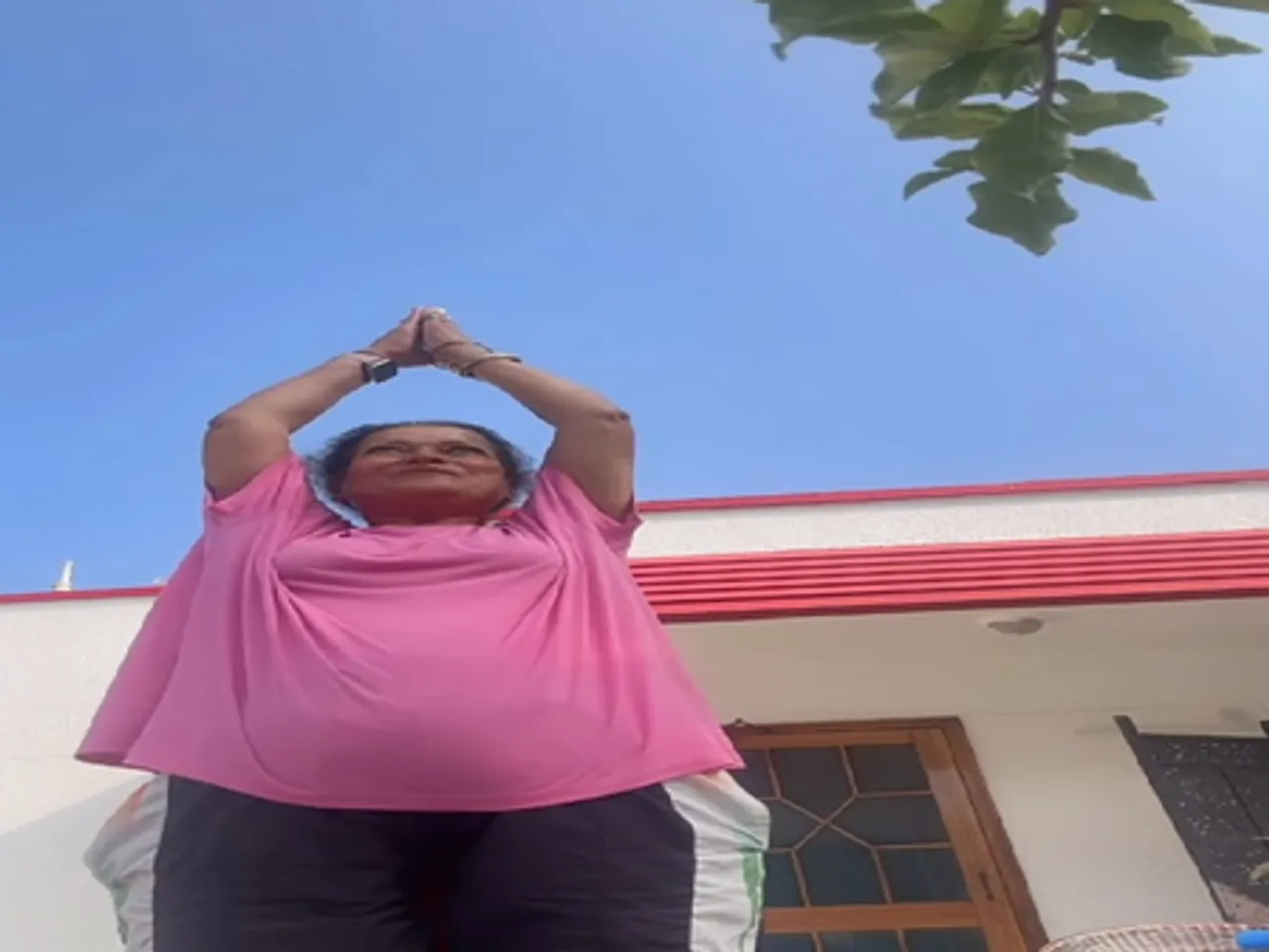 65 साल की उम्र में फिट रहने के लिए हिमानी शिवपुरी करती है योगा, फैंस को दिया फिटनेस मंत्र