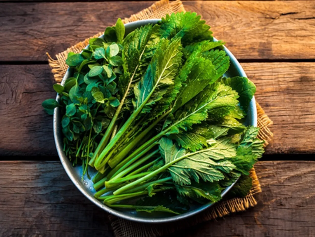 सर्दियों में क्यों जरूरी है पालक, बथुआ, मेथी और चौलाई का सेवन? वैज्ञानिक और आयुर्वेदिक दृष्टिकोण से जानें लाभ