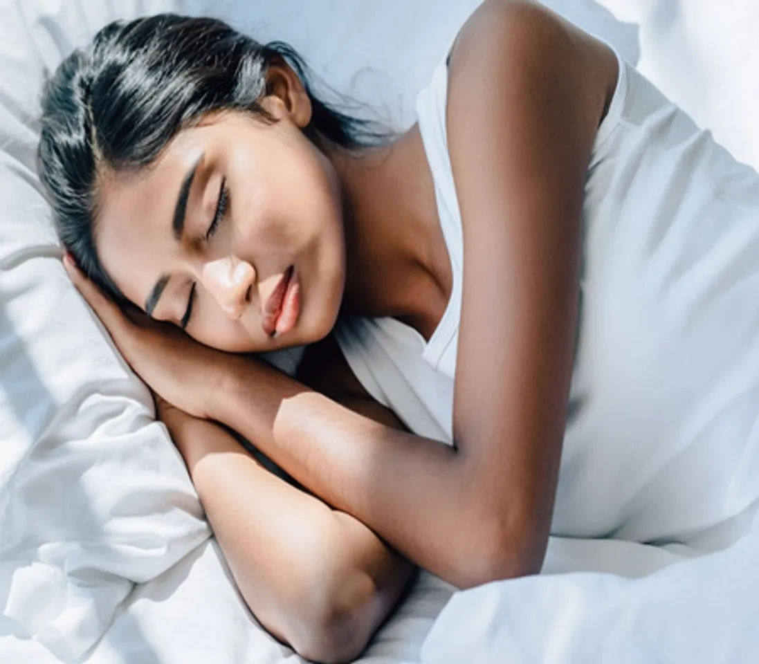 अच्छे आहार के साथ रात को सोने का तरीका करता है शरीर को प्रभावित, जानें बाईं करवट से सोने के अनगिनत फायदे