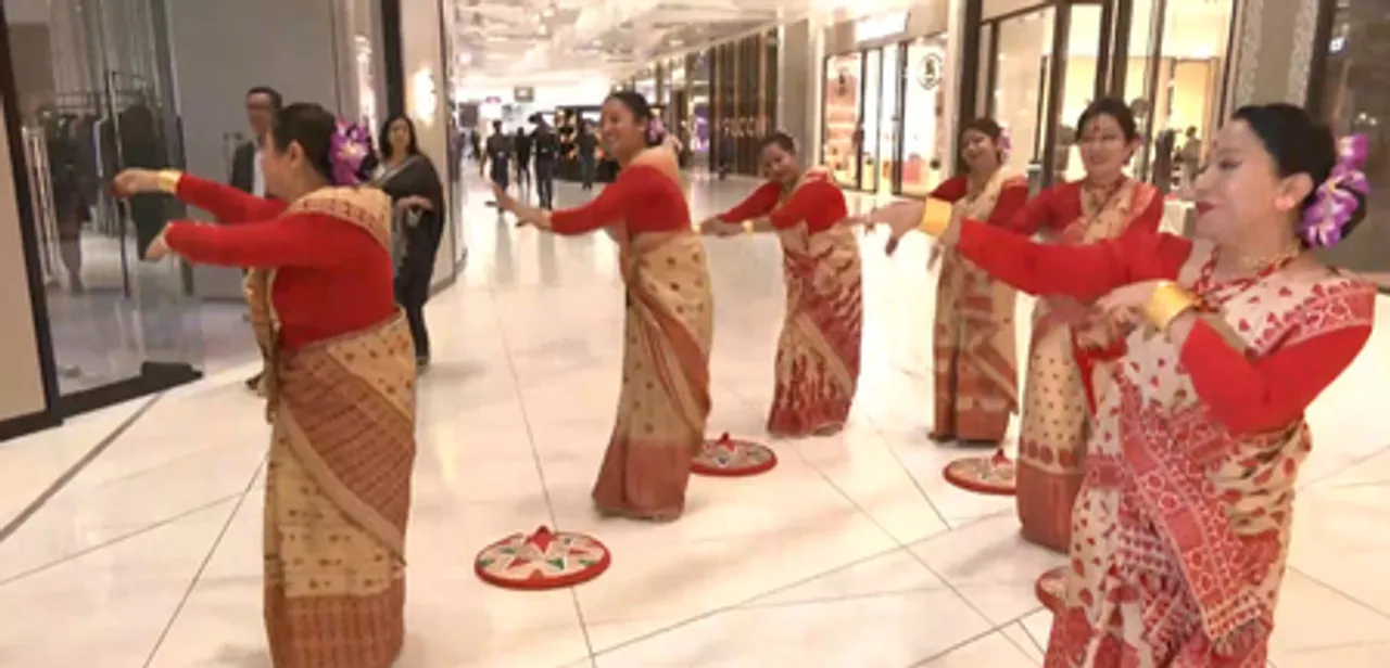 पीएम मोदी दक्षिण अफ्रीकी दौरे पर, भारतीय प्रवासियों में खुशी, स्वागत के लिए जुटी भीड़