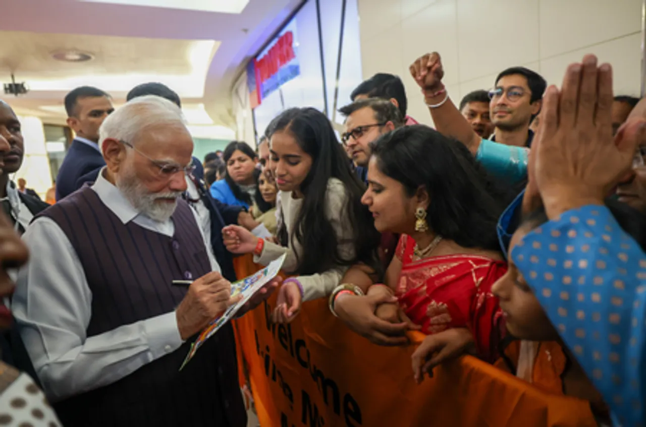 दक्षिण अफ्रीका: जोहान्सबर्ग में अप्रवासी भारतीयों से मिले पीएम मोदी, एक्स पर शेयर किया वीडियो