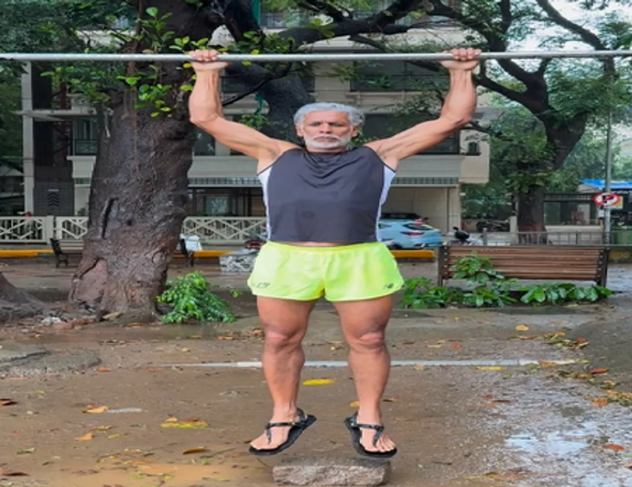 60 की उम्र में भी चाहिए 30 वाली एनर्जी, जानिए कैसे खुद को डाइट से फिट रखते हैं मिलिंद सोमन