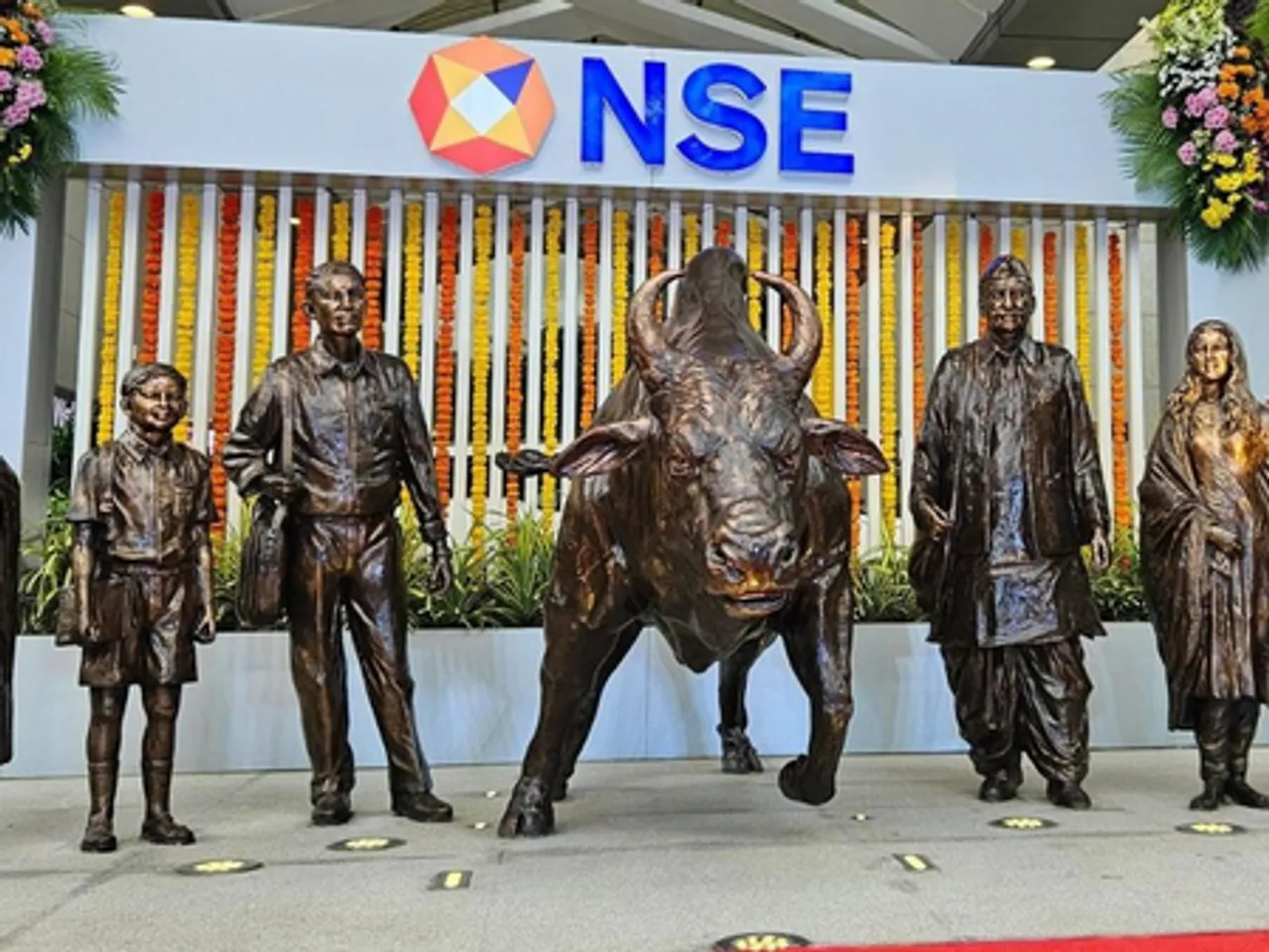 NSE, BSE fine MTNL Rs 5.42 lakh for not meeting independent director norms