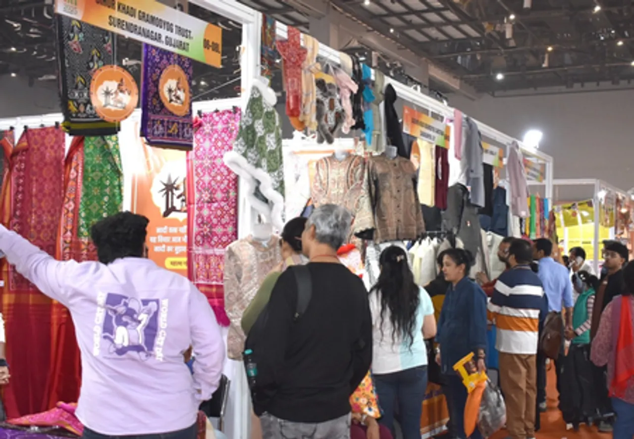 खादी महोत्सव में 3.20 करोड़ की रिकॉर्ड बिक्री, पिछले वर्ष से 42% की वृद्धि