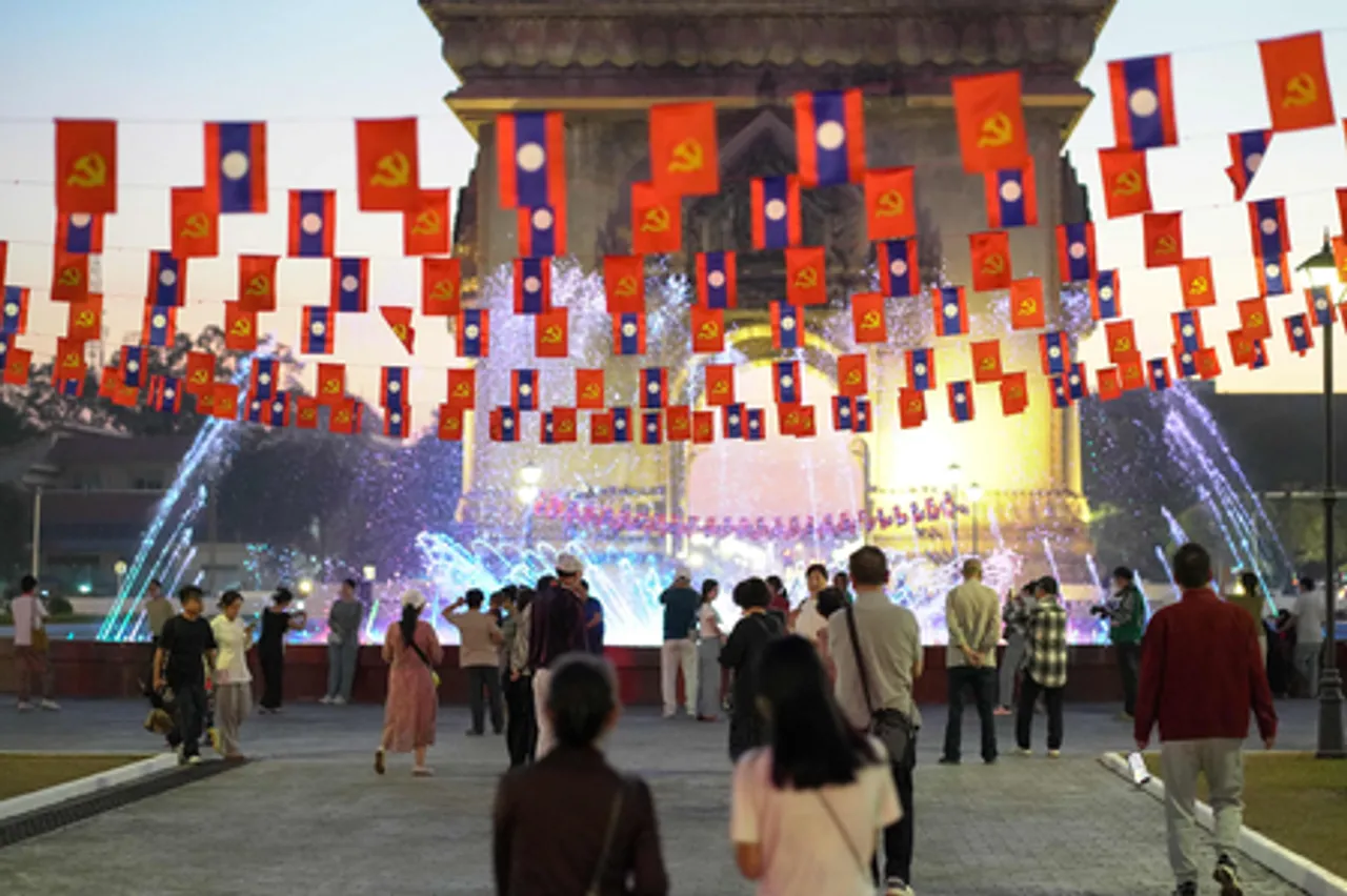 लाओस की स्थापना की 50वीं वर्षगांठ पर राष्ट्रपति शी चिनफिंग का बधाई संदेश