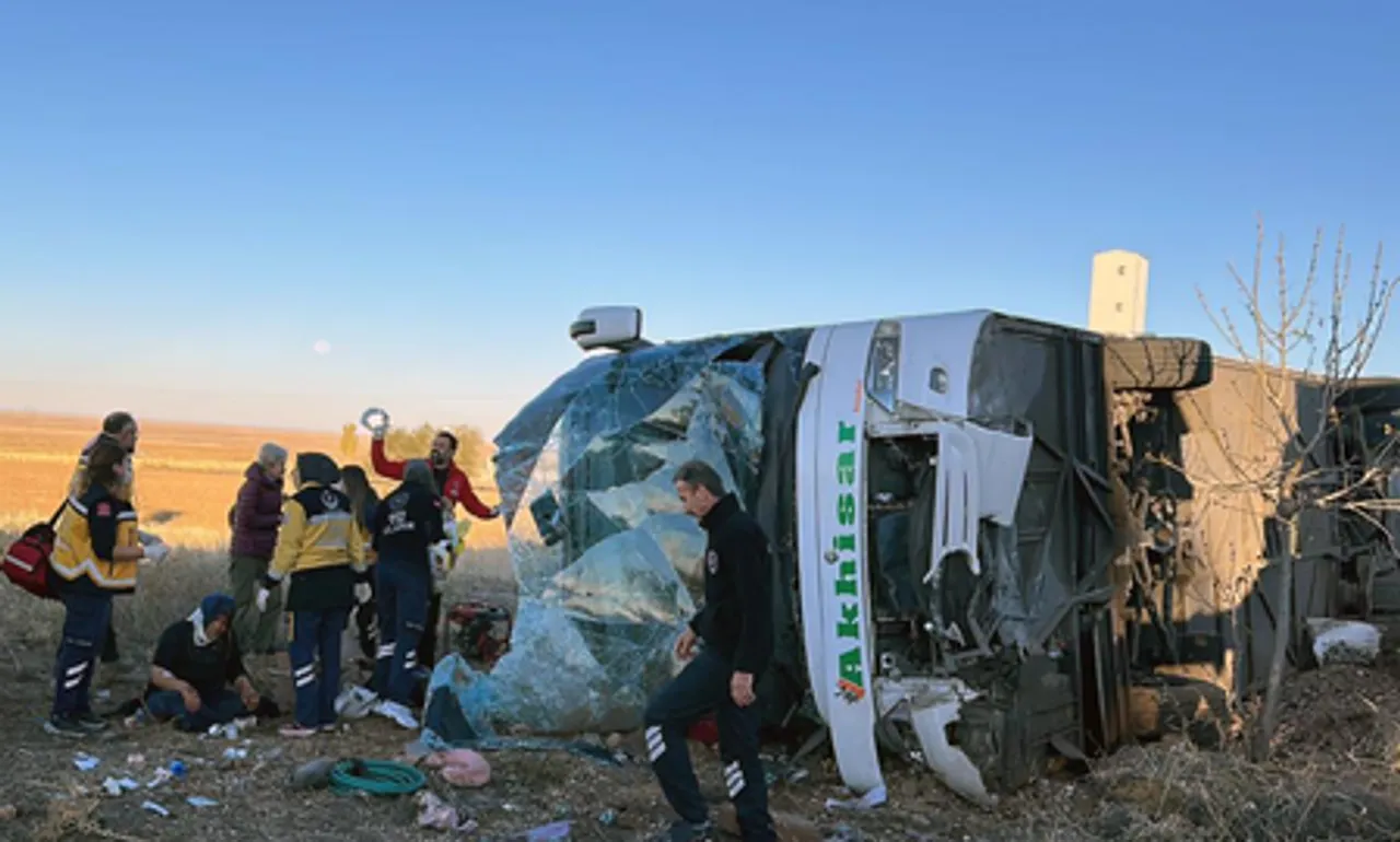 Seven dead, 11 injured in bus crash in Turkey