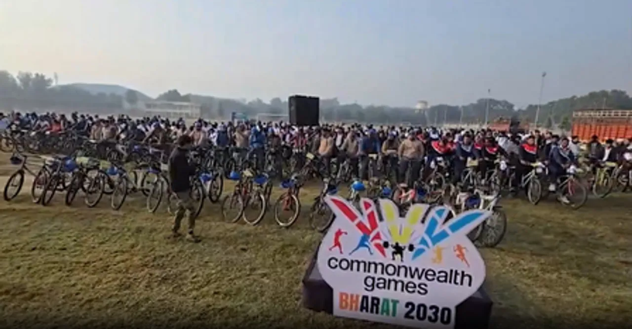 वाराणसी में साइकिल रैली का आयोजन, मंत्री दयाशंकर मिश्रा और पद्म विभूषण राजन मिश्रा भी शामिल हुए