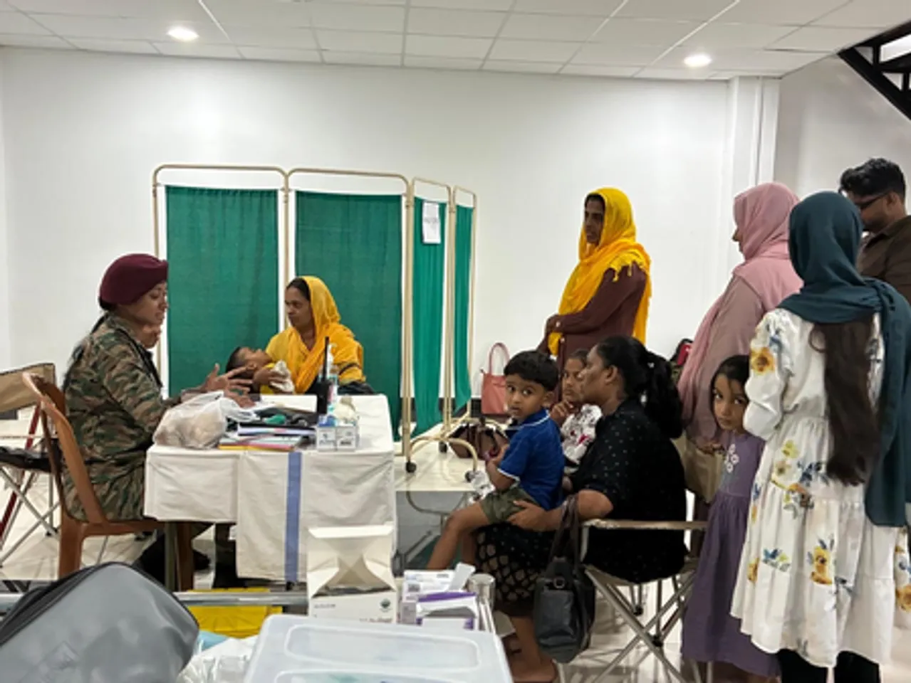 श्रीलंका में चक्रवात प्रभावितों के लिए संजीवनी बनी भारतीय मदद, फील्ड हॉस्पिटल्स में इलाज जारी