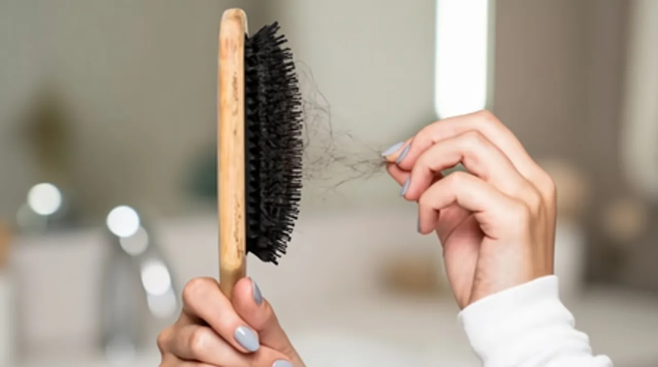 सर्दियों में क्यों बढ़ जाता है बालों का झड़ना? जानें इसके असली कारण