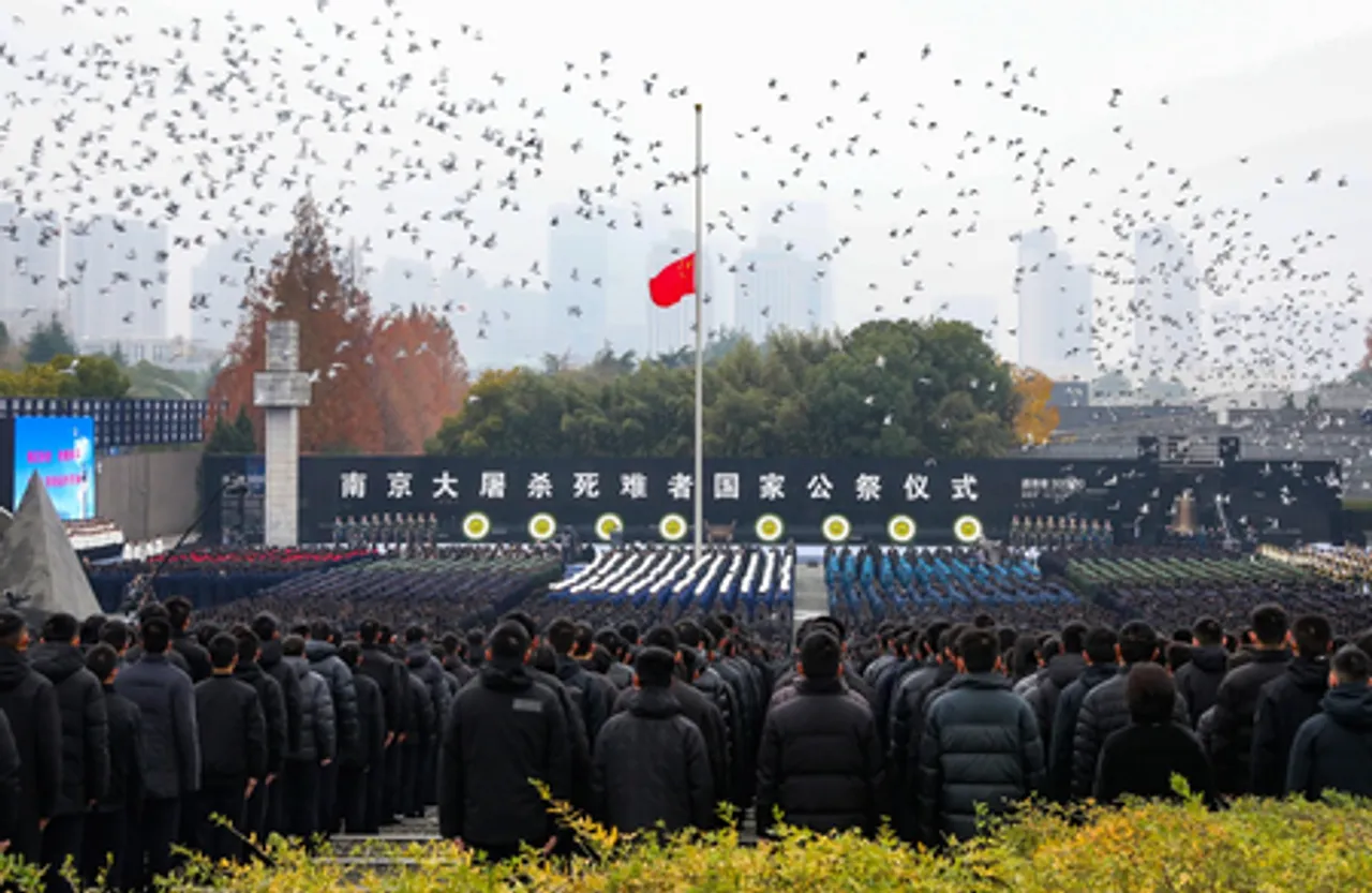 नानचिंग नरसंहार के पीड़ितों की स्मृति में राष्ट्रीय स्मारक समारोह आयोजित