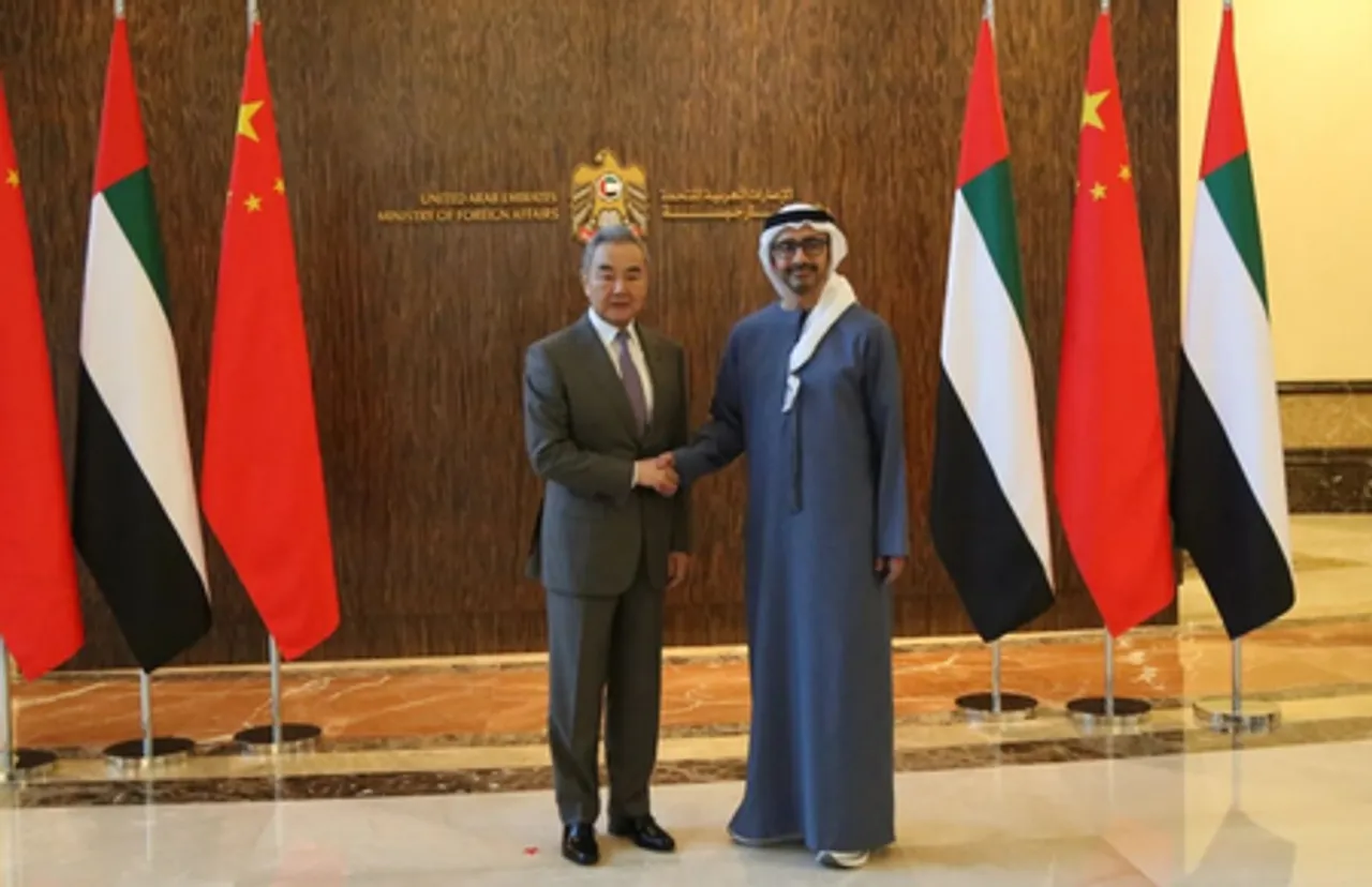चीनी विदेश मंत्री ने यूएई के उप प्रधानमंत्री एवं विदेश मंत्री के साथ की बैठक