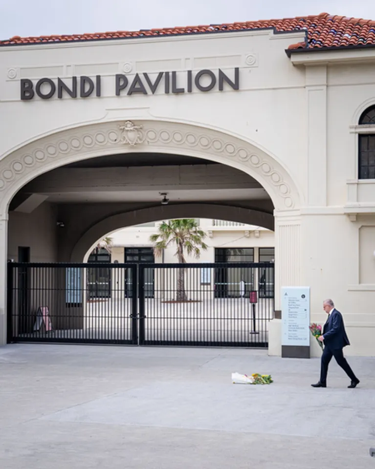 Death toll rises to 16 in Sydney's Bondi Beach shooting