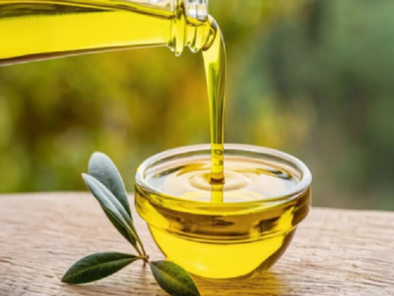 अरंडी का तेल: मन, शरीर और कोशिकाओं को पुनर्जीवित करता है ये खास तेल, त्वचा को भी देगा निखार