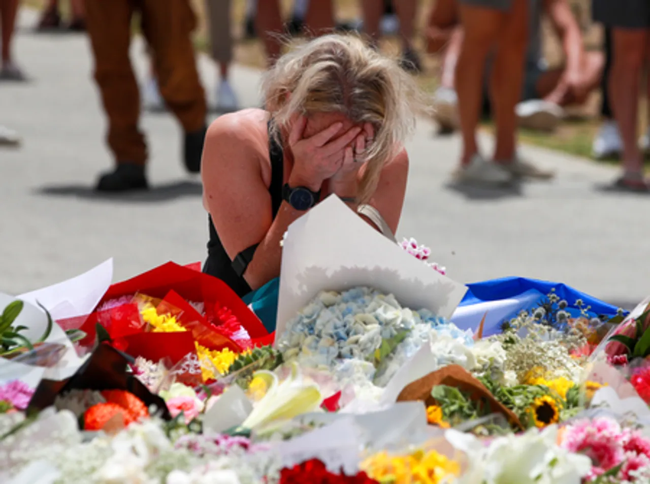 Death toll rises to 16 in Sydney's Bondi Beach shooting