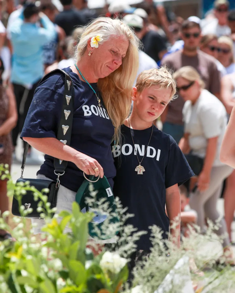 Death toll rises to 16 in Sydney's Bondi Beach shooting