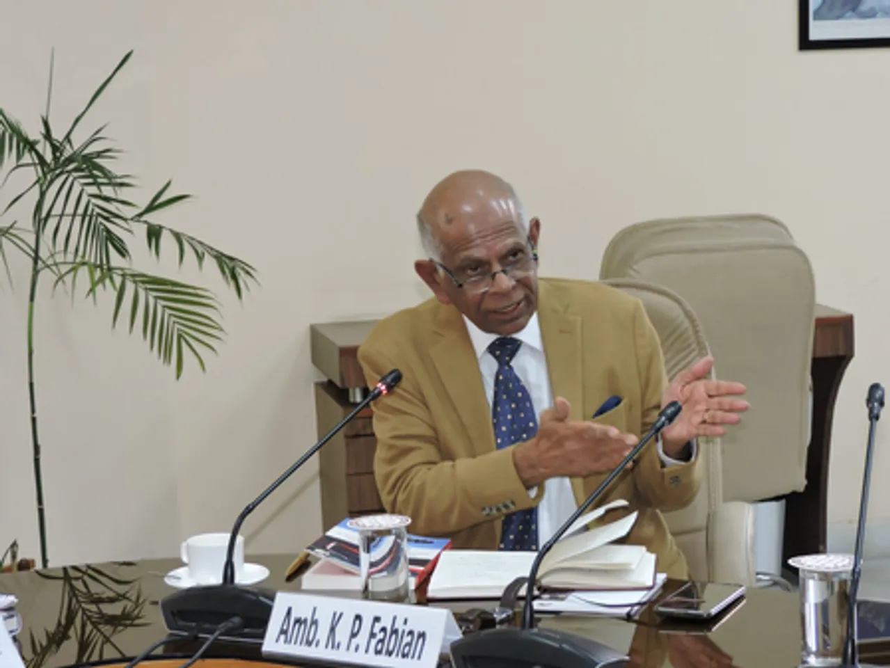 पाकिस्तान-चीन बांग्लादेश में ओवरटाइम कर रहे और भारत गायब है: पूर्व राजनयिक केपी फैबियन