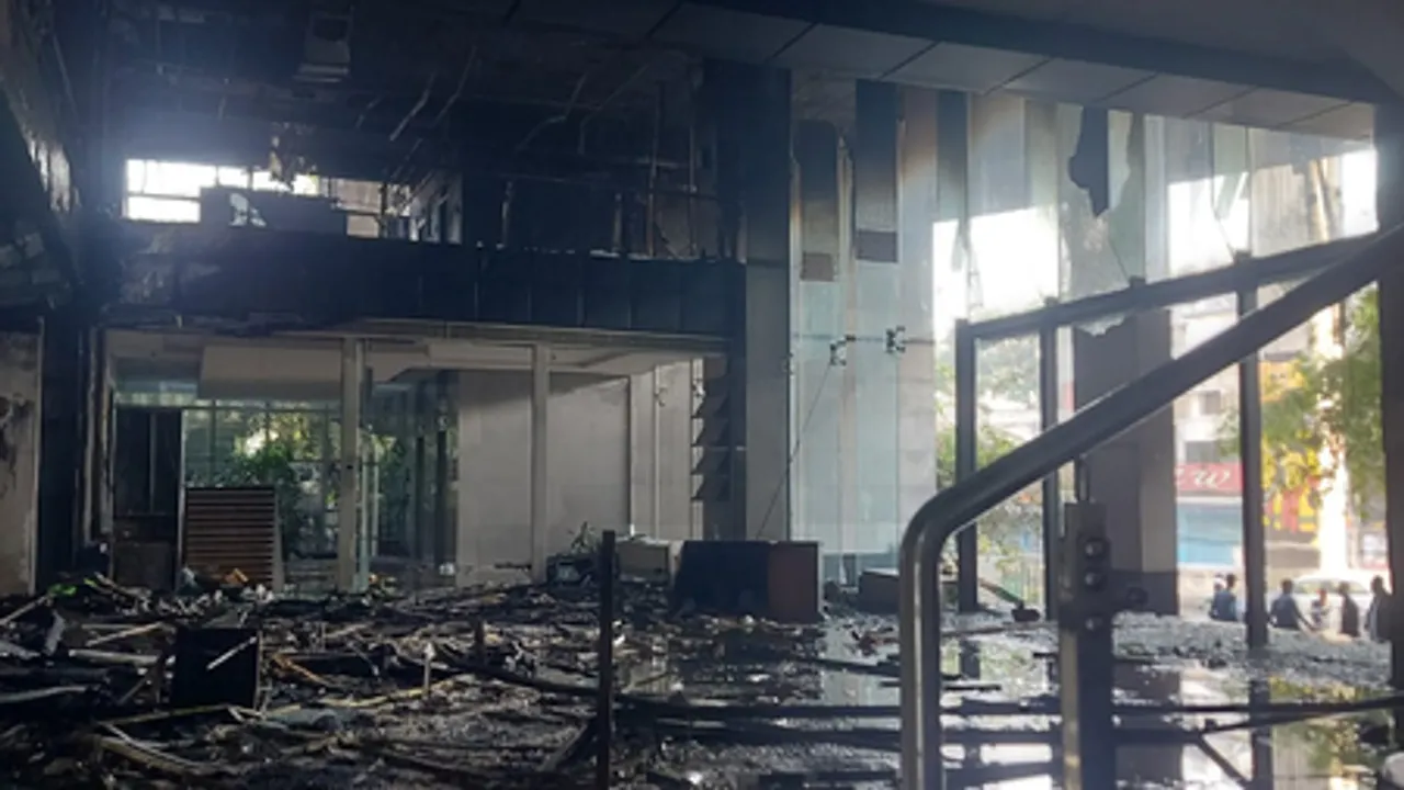 बांग्लादेश: द डेली स्टार और प्रोथोम एलो के दफ्तर पर हमला मामले में 17 अरेस्ट, 31 की हुई पहचान