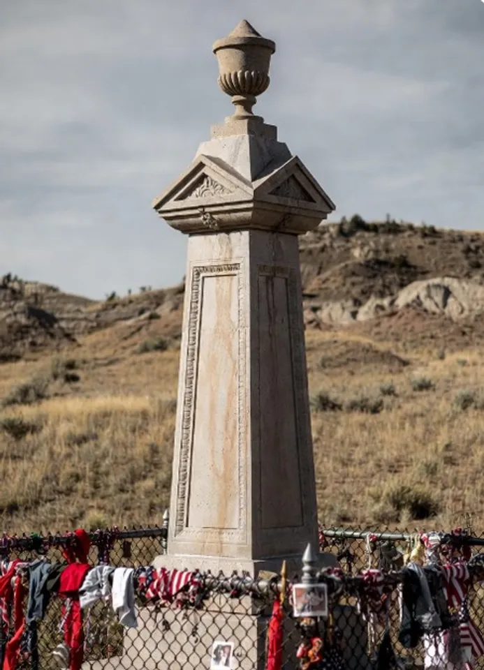 wounded knee massacre Memorial