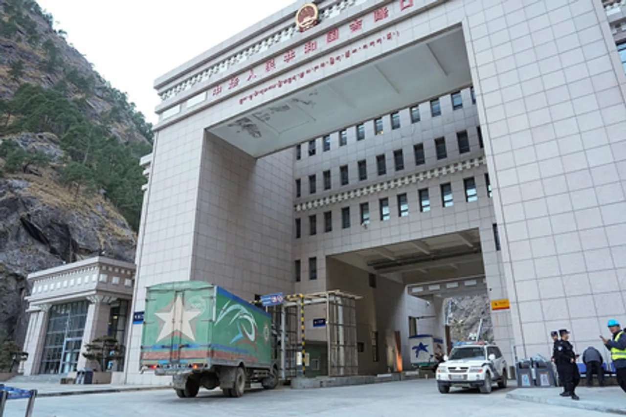 चिलोंग-रसुवा सीमा चौकी पर सीमा शुल्क संचालन की पुनः शुरुआत