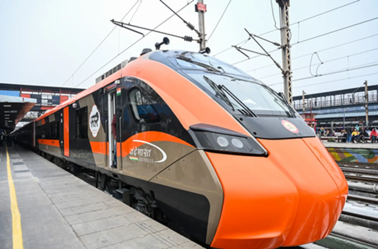 New Delhi: Ashwini Vaishnaw Inspects Vande Bharat Sleeper Train