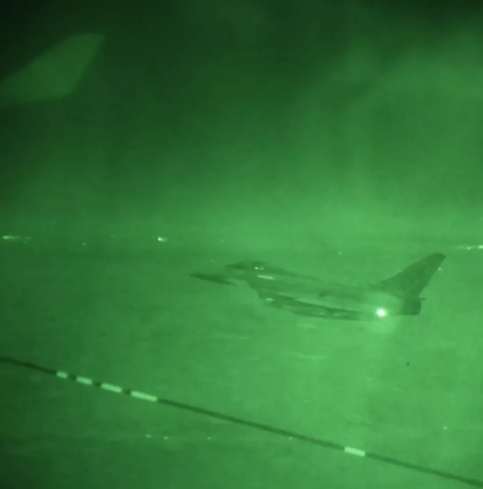 ब्रिटेन-फ्रांस ने सीरिया में की एयर स्‍ट्राइक, बमों से उड़ाया आतंकियों का भूमिगत हथियार डिपो