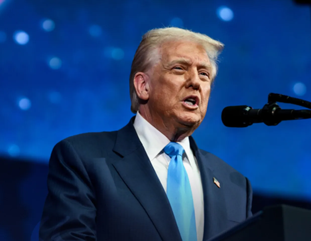 Trump says US will oversee Venezuela's rebuild, oil before elections