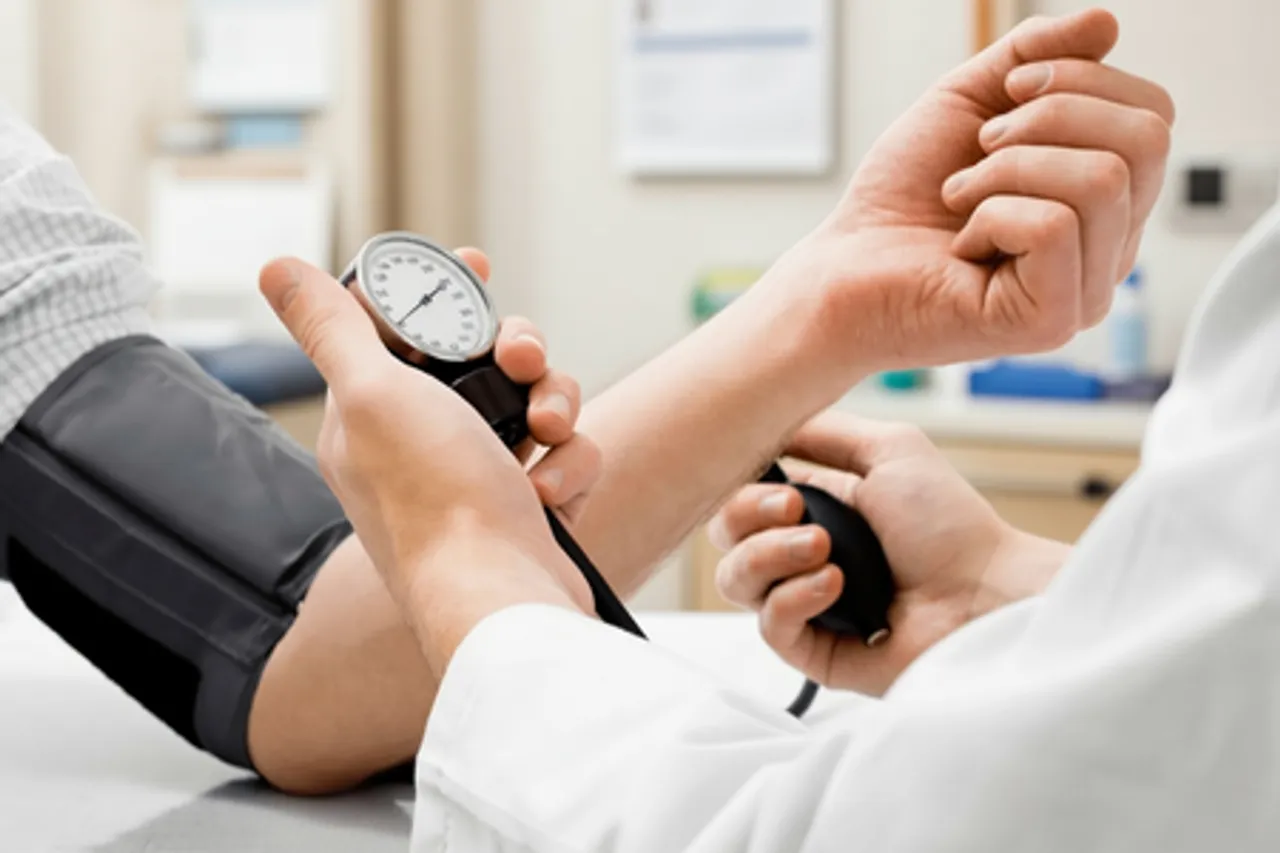 भागदौड़ भरी जिंदगी में सेहत से समझौता, ऐसे बढ़ रहा है हाई ब्लड प्रेशर का खतरा